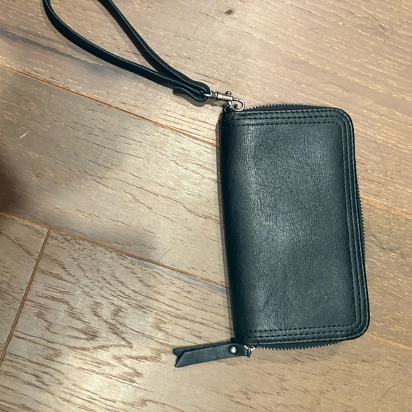 Universal Thread Zip Closure Wristlet Wallet in Black EUC - Picture 2 of 4